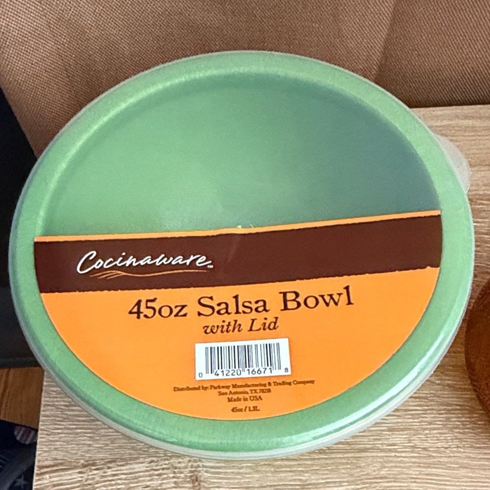 Cocinaware Green Salsa Bowl with Lid - Brand New 45oz